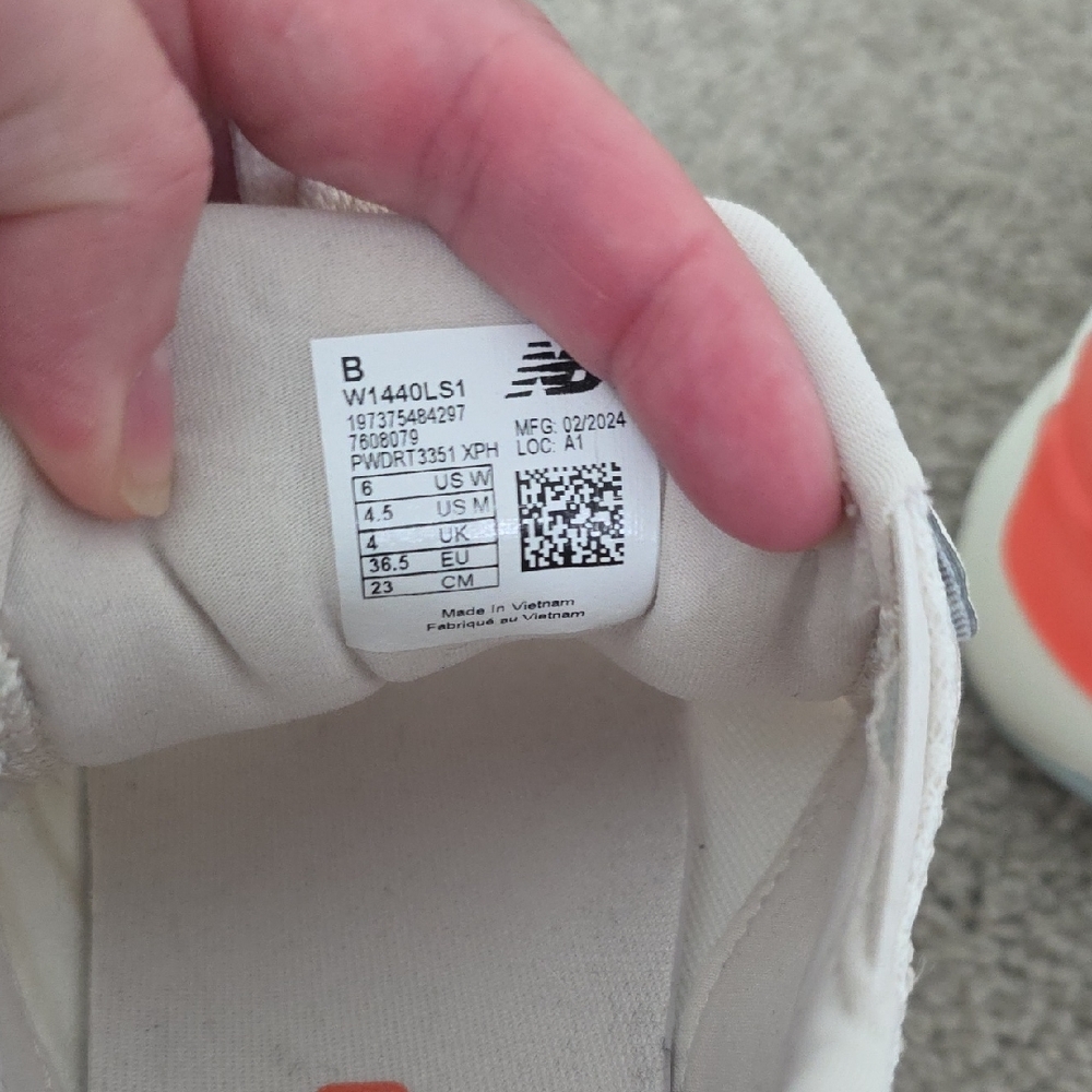 New Balance Women's Sneakers in White and Coral - Picture 5 of 6